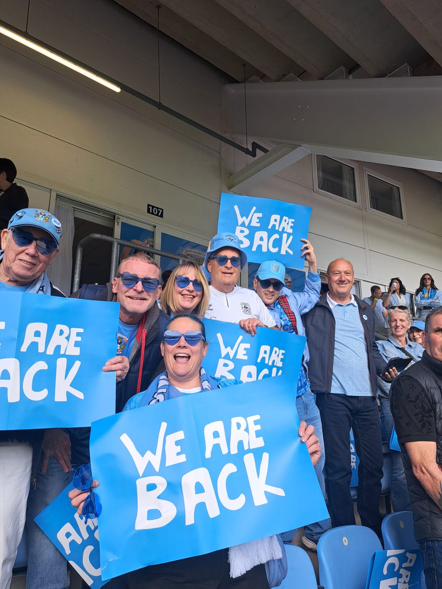 Sky blue (C)laire 💙 tweet media