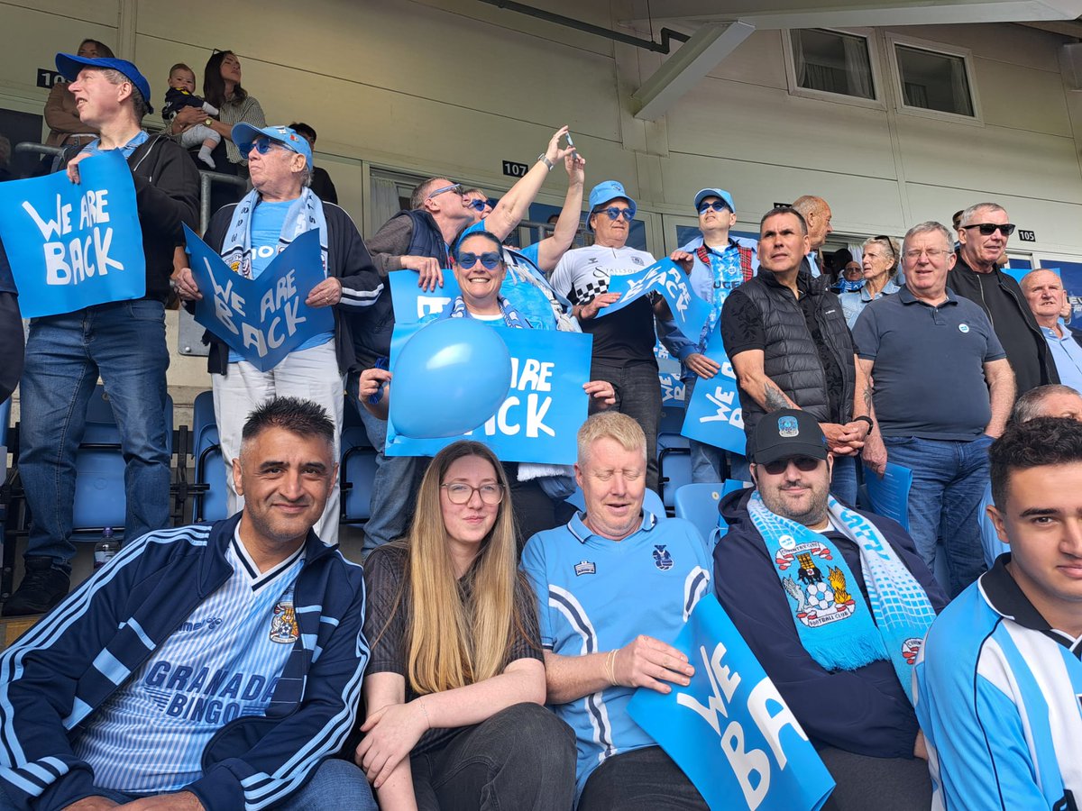 Sky blue (C)laire 💙 tweet media