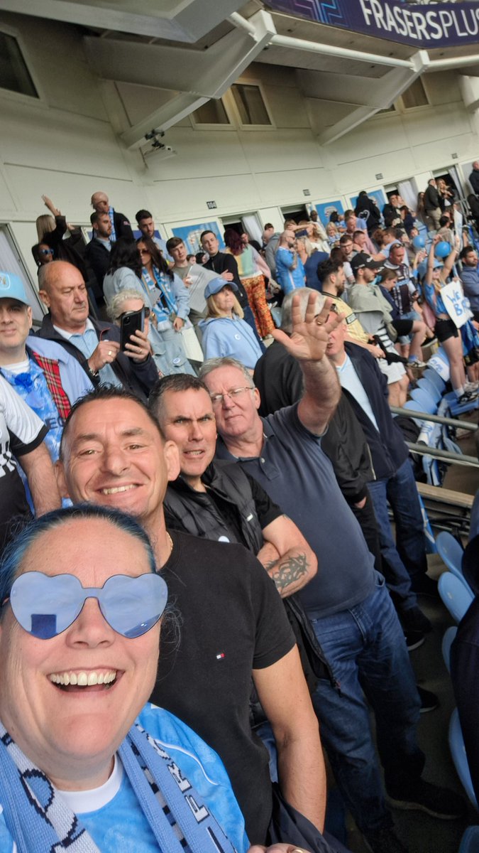 Sky blue (C)laire 💙 tweet media