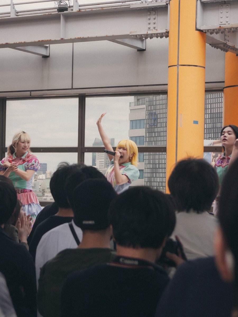 plpbmw's tweet image. リリイベ
お散歩カメラで撮ってみたけどちょっと遠い😂

#PIGGS
#PIGGS渋谷