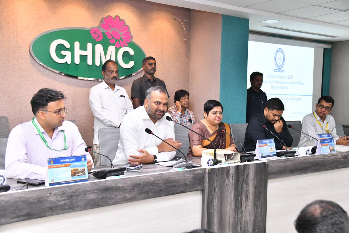 CommissionrGHMC's tweet image. 📣 GHMC Commissioner R. V. Karnan Garu urges citizens to participate in #Census2027 through the Self-Enumeration facility! 💻📋

Skip the wait—submit your details online at your convenience and support better planning &amp;amp; development of #Hyderabad.

📊 Your data helps improve civic