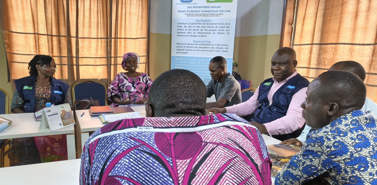 SOSBENIN's tweet image. Former les enseignants, c’est protéger les enfants.

À Kandi, 18 enseignants formés pour prévenir violences et abus.

« Enseigner sans violenter les enfants, c’est possible. »

🔗 sos-benin.org/former-pour-pr…

#ChildProtection #Education #Benin #SOSVillagesdEnfants