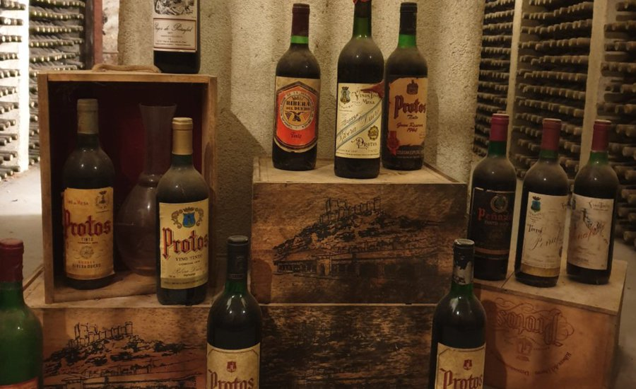 Bodegas_Protos's tweet image. Desvelando los secretos del pasado... Así comenzamos la semana, visitando joyas enológicas centenarias en un rincón mágico de nuestra #bodega 😍. ¡Buen comienzo de semana y #FelizLunes!