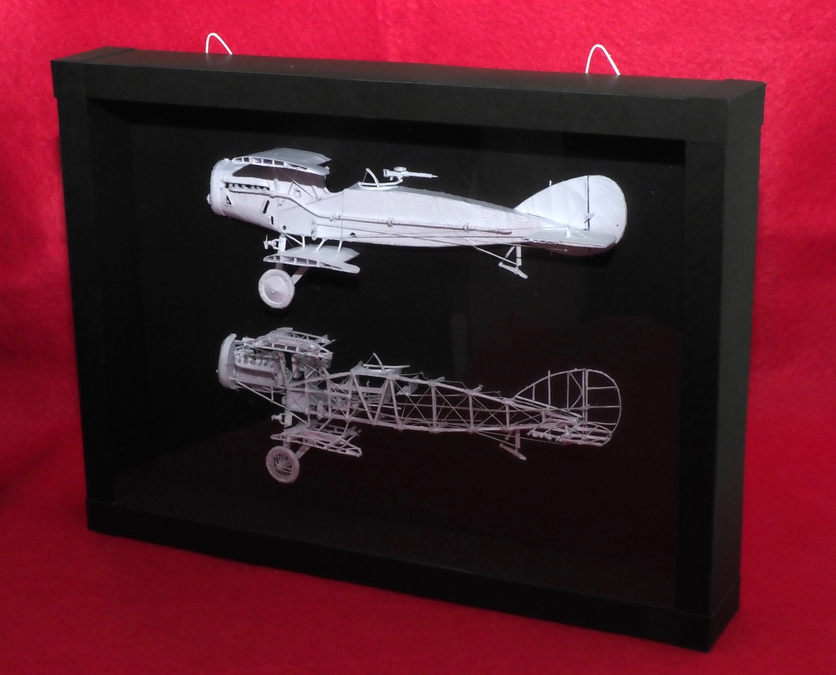 TOSHI26221's tweet image. #BristolF2BFighter の1/32フルスクラッチ紙模型・額装版が完成しました。厚手のコピー用紙を主な材料に製作しました。カバーはネオジム磁石で脱着式とし壁掛けできます。#フライング・ワイヤーズ #Aviation #ペーパークラフト
