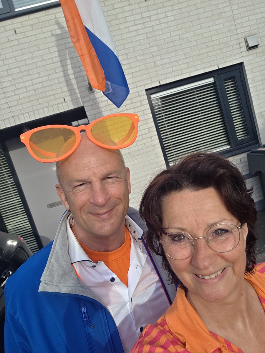 TheoRietkerk's tweet photo. Koningsdag vieren samen met @vliegje37 in Gemeente Kampen met dank aan de #KOV o.l.v. @michaelbres , de andere vrijwilligers en de sponsoren! #Oranjeboven #LevedeKoning https://t.co/Jwzynp9Ky6