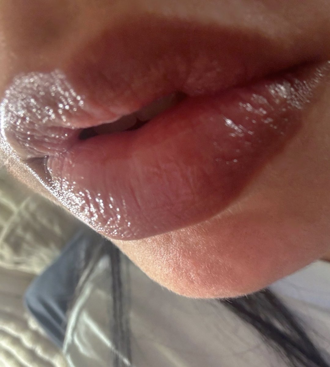 BlessedInCali's tweet photo. Lips 💋...without and with, lipgloss 😊 https://t.co/KoLWUjv4P9