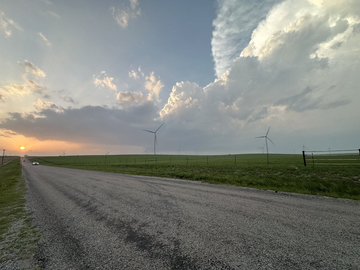 Dylanwx03's tweet image. Not too shabby of a backyard chase day today, great to see everyone out today! #wxtwitter