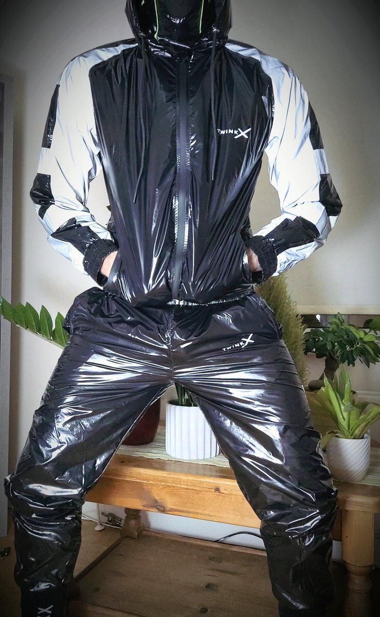 Nylon-UK 😈 tweet media