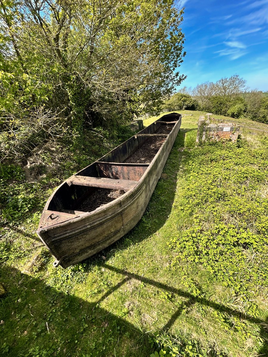 stevewhtmr's tweet photo. #AllMetalMonday #Foxtonlocks Iโm no expert but I can safely say this canal boat as had its day ๐ฅฒ . https://t.co/8PJ1vbQ8tP