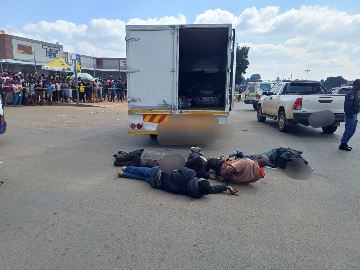 _ArriveAlive's tweet image. The Gauteng Tactical Response Team (TRT), together with the Gauteng Traffic Police, arrested eight suspects following a business robbery in Bedfordview

arrr.co.za/0Bp25

#ArriveAlive #Crime @SAPoliceService