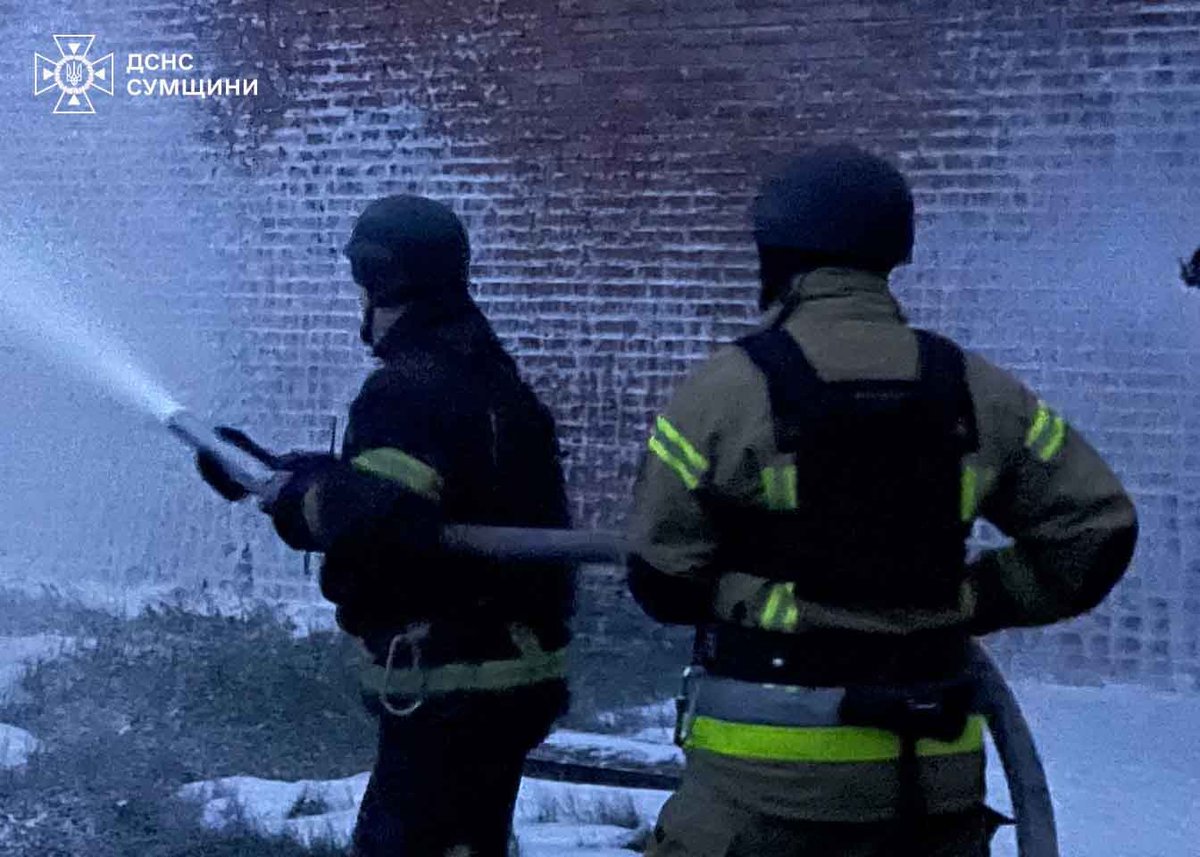 SESU_UA's tweet image. #Сумщина: через російські удари в Шосткинській громаді загинула жінка
Під ударом опинилися одразу 2 населених пункти. Горіли приватні домоволодіння.
Під прицілом ворога також була Роменська громада: виникли пожежі на об’єктах інфраструктури. Вогнеборці приборкали всі займання.