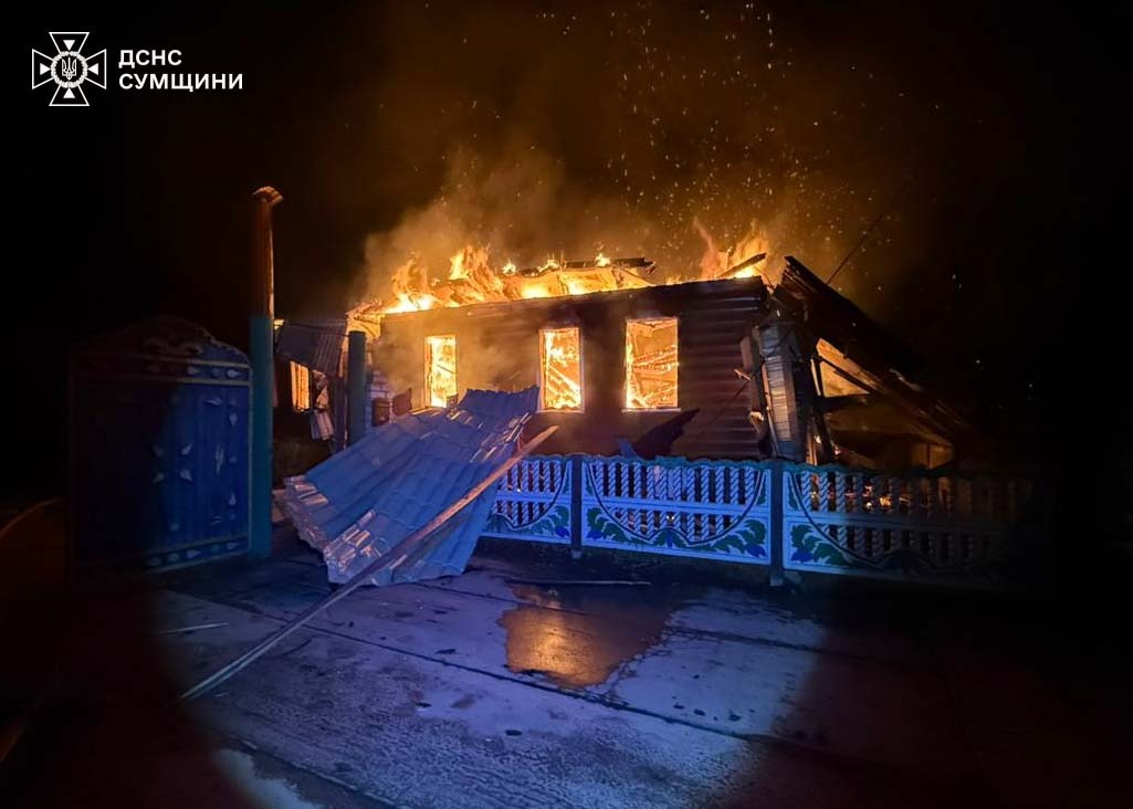 SESU_UA's tweet image. #Сумщина: через російські удари в Шосткинській громаді загинула жінка
Під ударом опинилися одразу 2 населених пункти. Горіли приватні домоволодіння.
Під прицілом ворога також була Роменська громада: виникли пожежі на об’єктах інфраструктури. Вогнеборці приборкали всі займання.