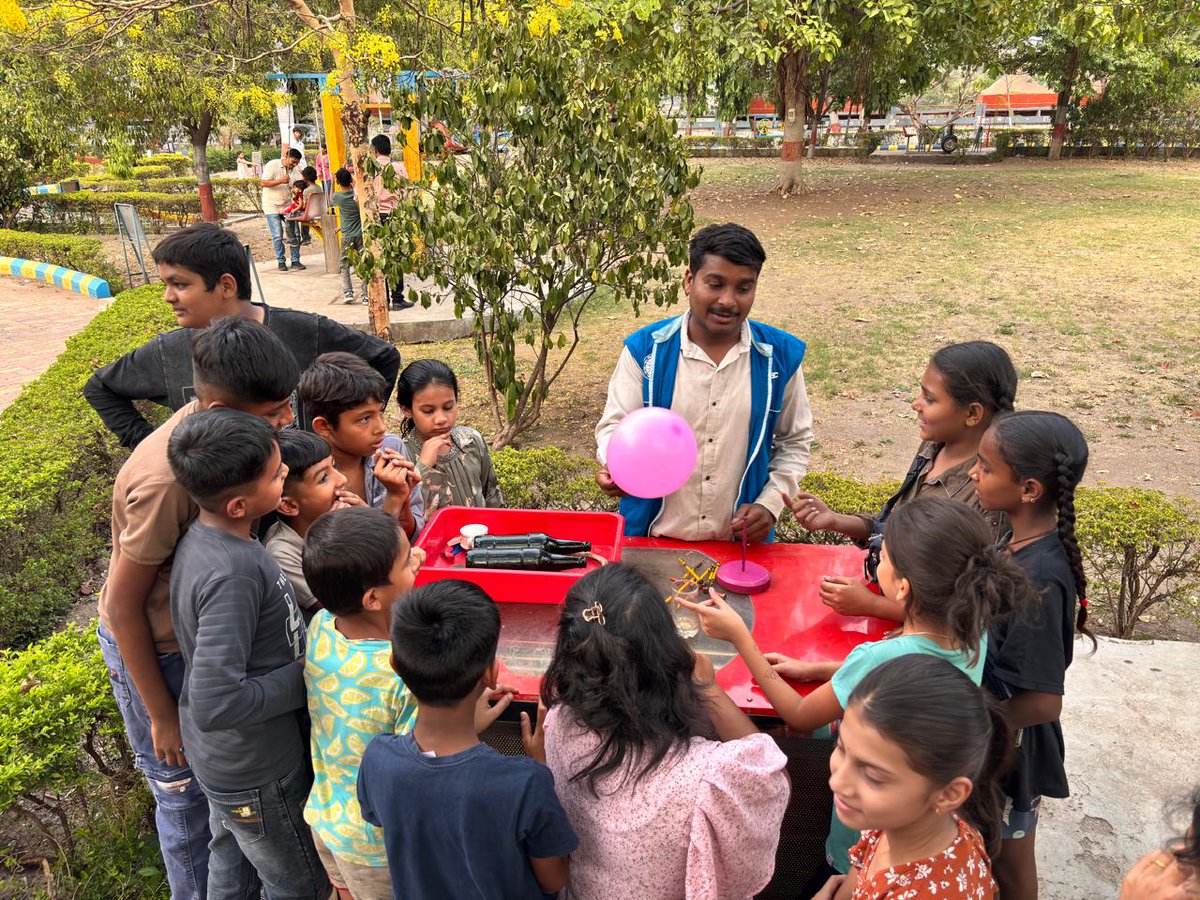 RamanCentre's tweet image. 🔬✨ Sunday Special at @RamanCentre, a unit of @ncsmgoi  @MinOfCultureGoI 
Not just watching science — experiencing it firsthand! 🤩⚗️
#Science #Fun #SundaySpecial