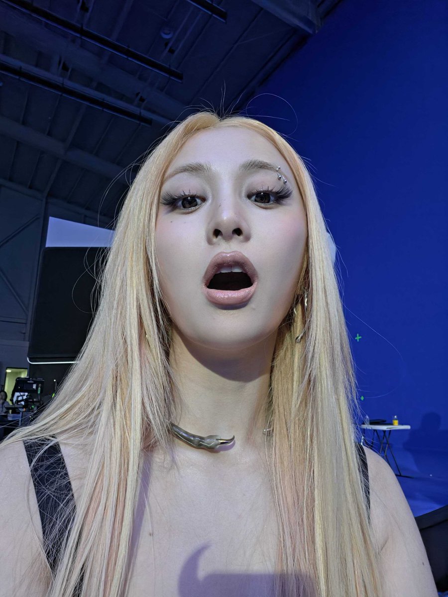 Miss 허 tweet media