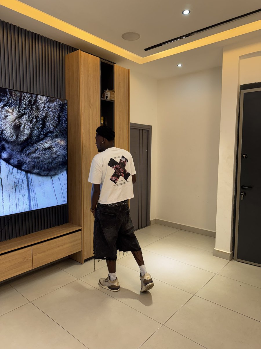 Black Stiches 🕸️ tweet media