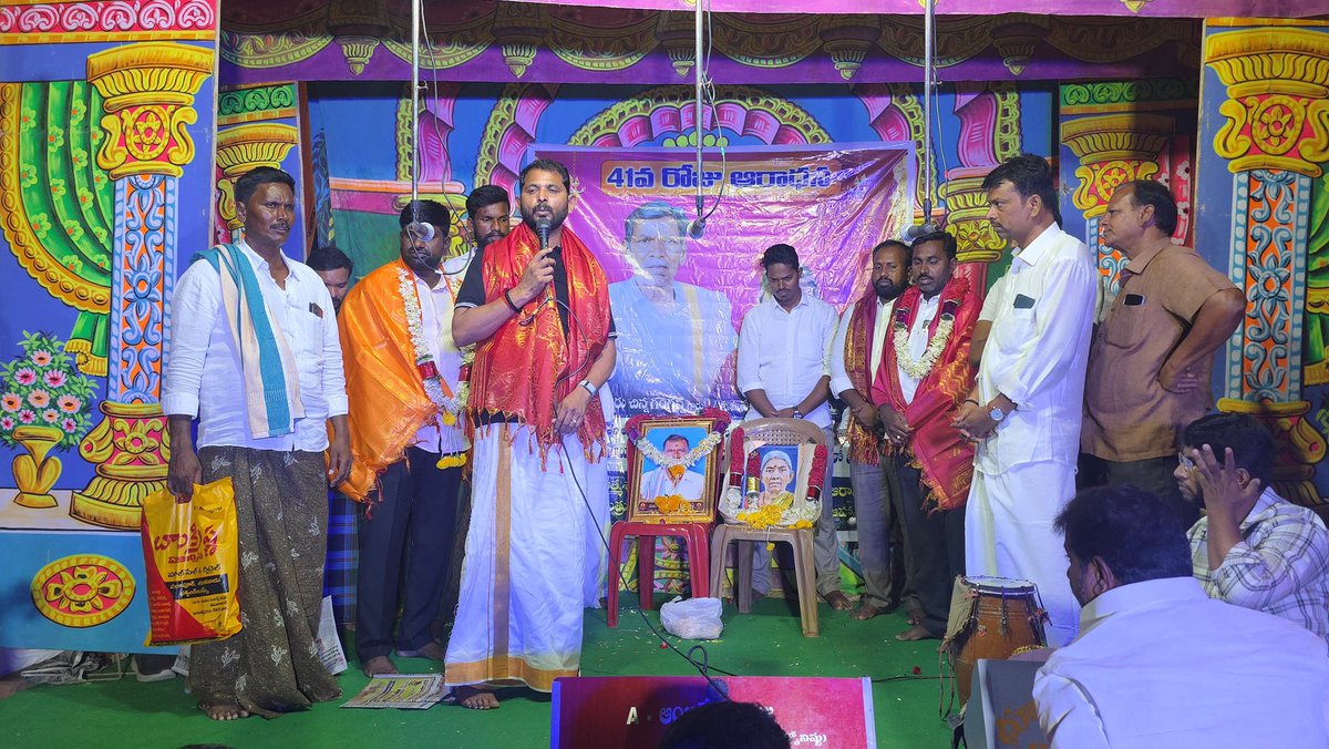 GoddumarriAdi's tweet photo. *నేడు ముదిగుబ్బ మండలంలోని బ్రహ్మదేవమర్రి కొట్టాల గ్రామంలో పి.కుల్లాయమ్మ గారి 41వ రోజు సం సంస్మరణ ఆరాధన సందర్భంగా శ్రీ ఆంజనేయ యుద్ధం ఉచిత నాటక ప్రదర్శన కార్యక్రమంలో పాల్గొన్నాను.* https://t.co/kdK8ZaRft4