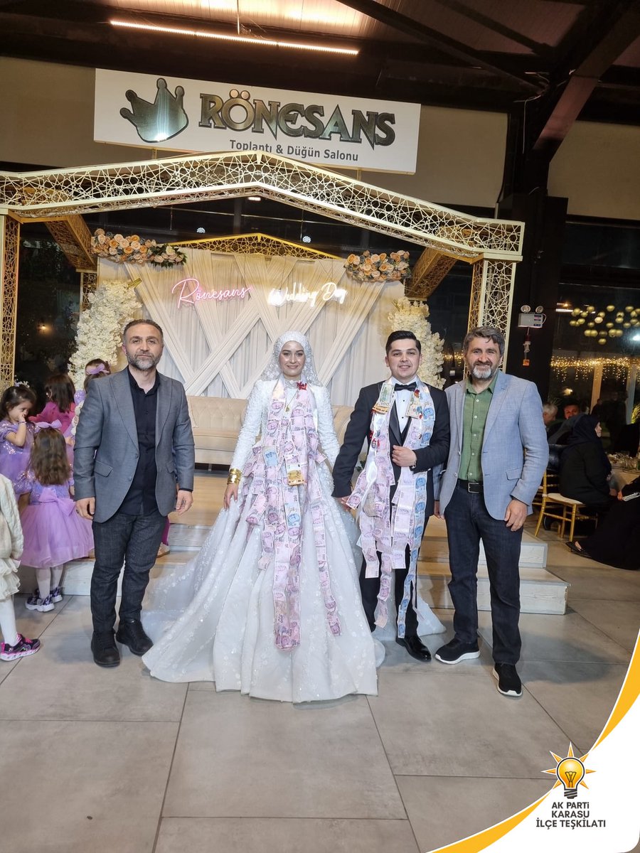 Yönetim kurulu üyelerimiz Erkan Karabulut ve Ahmet Bozdoğan ile birlikte, Afacan ve Topuz ailelerinin bu anlamlı ve mutlu günlerinde yanlarında olduk.

Dilek ve Doğan çiftimize bir ömür boyu sağlık, huzur ve mutluluk diliyoruz.

#KarasuAKParti #Düğün #BirlikBeraberlik