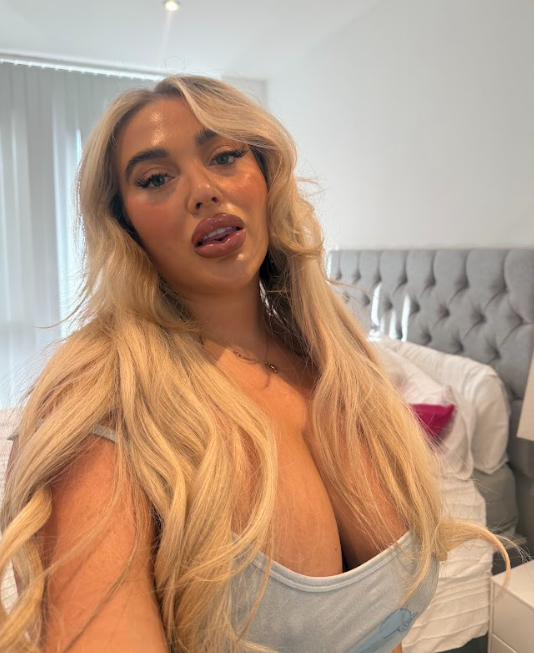 mschloeamberxxxx tweet media