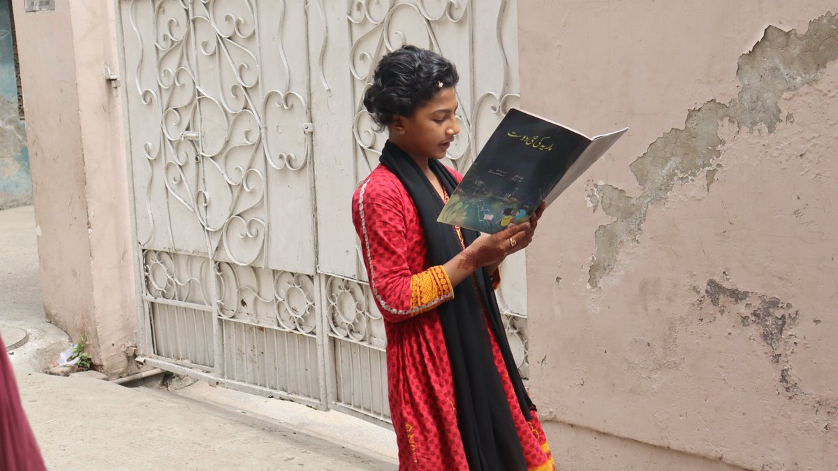 itacecorg's tweet photo. In the quiet corner of Canal Park, Kitab Gari has made a small reading corner for children to come to. Here with Kitab Gari, they explore their favorite books, craft, hear stories and envision a world filled with colorful imagination.

#Kitabgari #Canalpark #reading https://t.co/4GOjqdsYTU