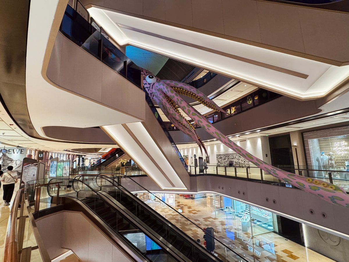 Feeluxglobal's tweet photo. At HKRI Taikoo Hui Mixed-use complex in Shanghai, FNS enhances the space with clean and refined illumination

FNS (FLXibleNeon Smooth) delivers outstanding performance with up to 135 lm/W and 1,800 lm/m, providing both high efficiency and powerful output https://t.co/QLklH8clzF