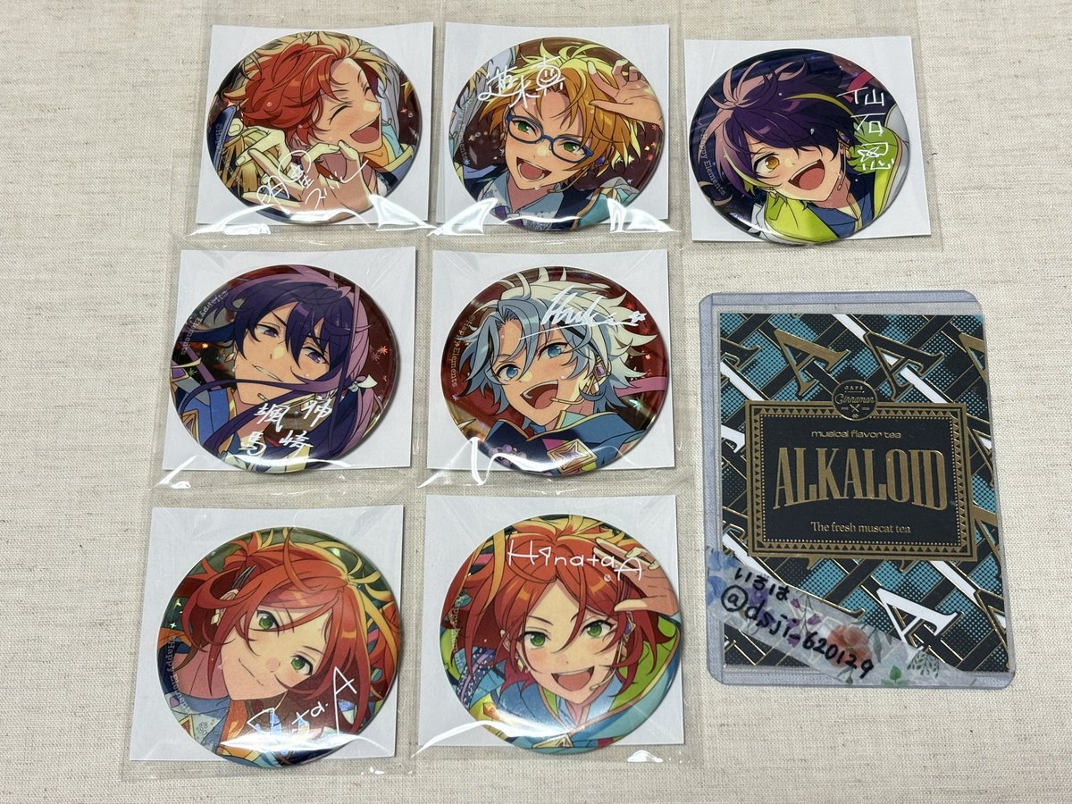 dsji_620129's tweet photo. 【交換/譲渡】あんスタ　gracolle CANBA  10周年　缶バッジ

譲:千秋 一彩 宗 みか 司 レオ 泉 凛月 真緒 鉄虎 巽 アドニス スバル 真 忍 颯馬 維吹 ゆうた ひなた

求:斑>>紅郎1、晃牙1
　又は定価(+送料)

＊赤線の交換は斑含むお取引のみ
＊赤線の譲渡は画像2から同数まとめてのお取引希望

→続 https://t.co/gFxHZtkUoj