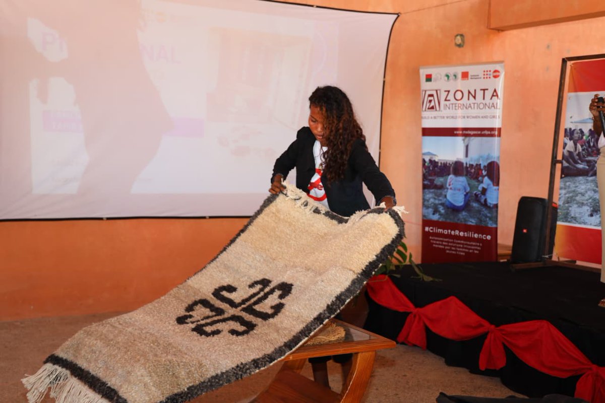 UNFPAMadagascar's tweet photo. When we invest in women & girls, we invest in the future !
Through #ClimateHacklab, organized with @OSMadagascar & partners w/ support from #ZontaInternational
💡 Ideas become solutions
🚀 Talent becomes leadership
🌱 Communities become more resilient
#WomenInInnovation https://t.co/2ldf9vLSSQ