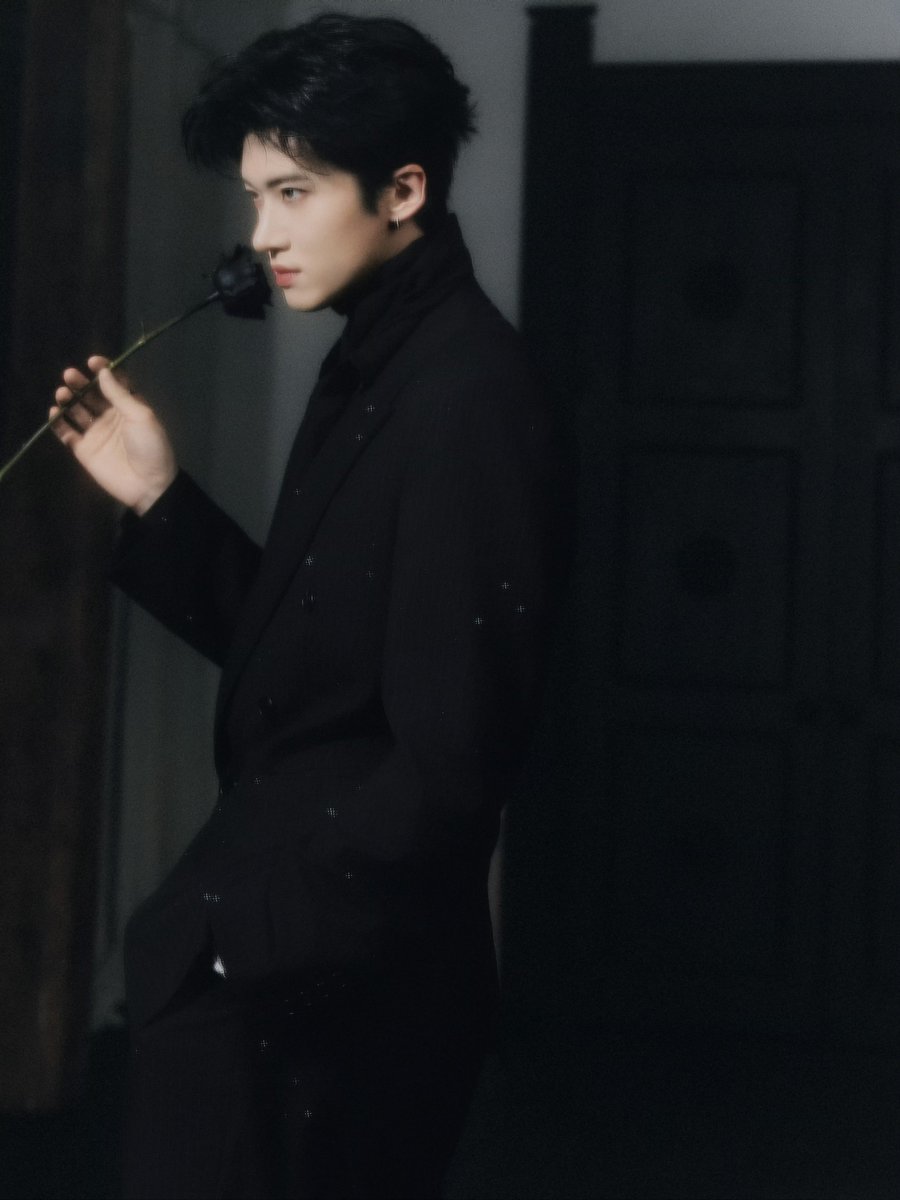 for yanan 闫桉 tweet media