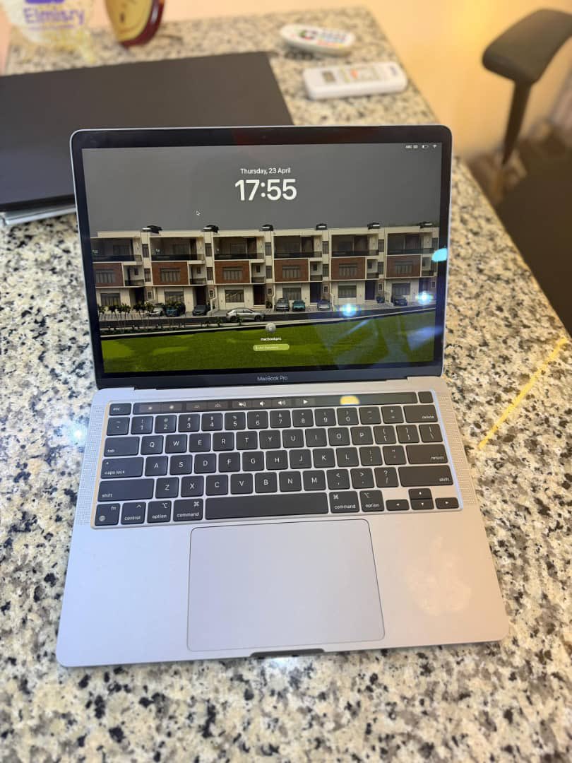 CETHUB_0's tweet image. MacBook or m2 Chip

13inches 2022
512 ssd
8gb ram 
Touch Bar 
Cc : 40 
Price: 1,150,000

#Macbook | #Gadgetsales