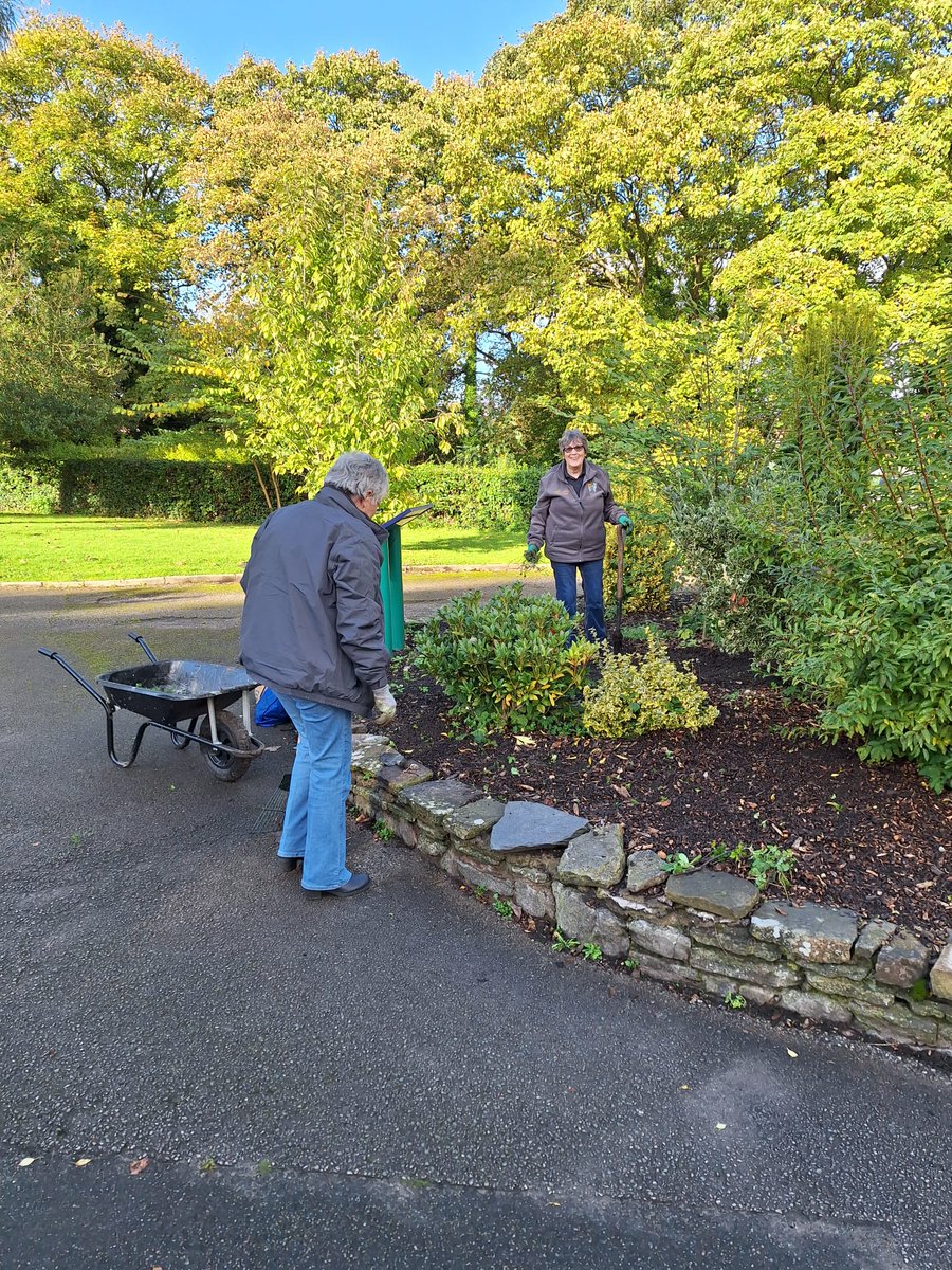 greenfieldvally's tweet image. Today sees the start of National Gardening Week. We have two groups of volunteers who look after ours. Thanks to them they are looking glorious at the moment. 

#DyffrynMaesGlas #GreenfieldValley #Volunteers #NationalGardeningWeek