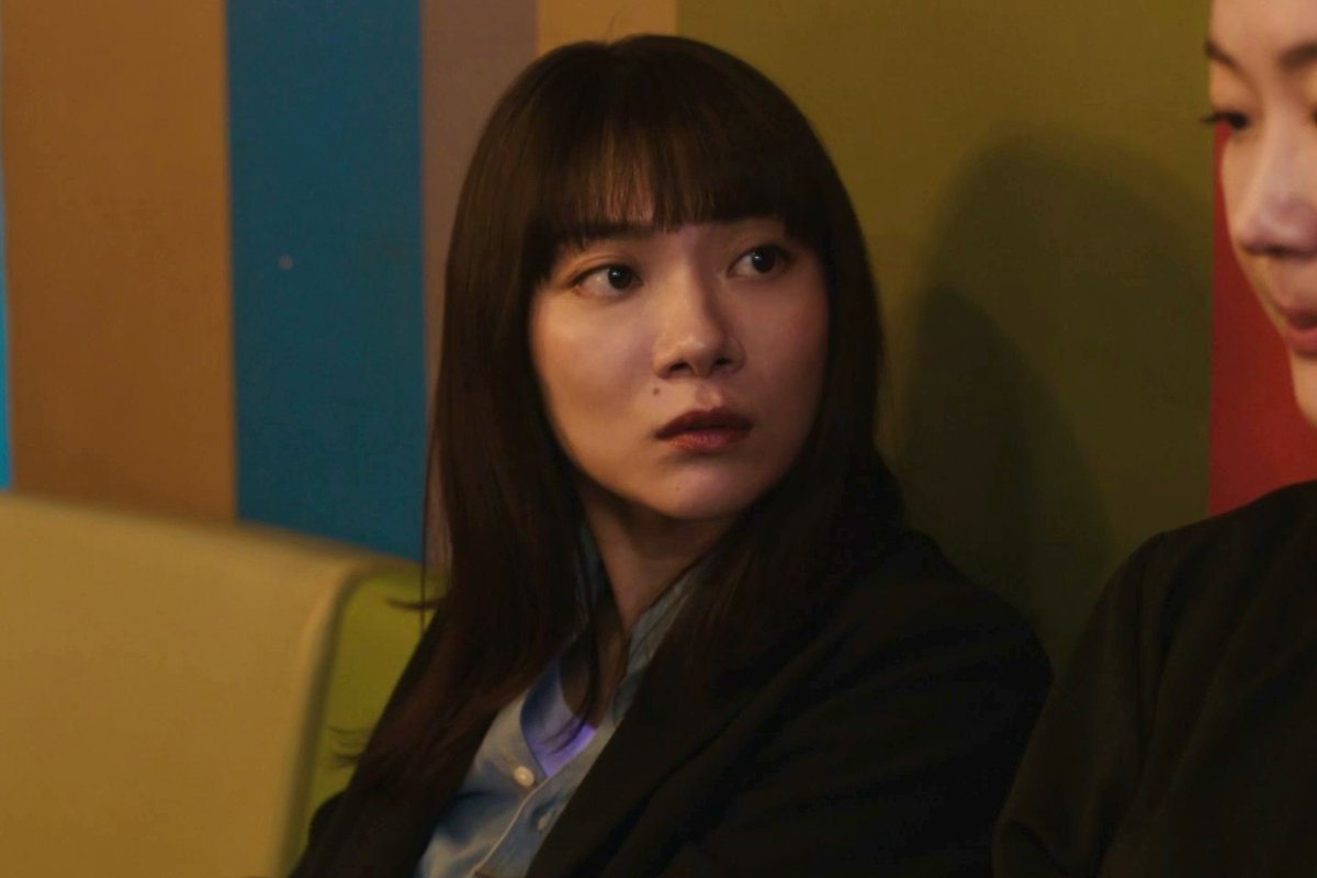 kantele's tweet photo. 月10ドラマ『#銀河の一票』第2話、ご視聴ありがとうございました！✨
茉莉（黒木華）を心配して駆けつけた東西新聞の記者・雨宮楓。
 演じるのは 三浦透子 さんでした！📝
三浦さんから、本作への愛情あふれる素敵なコメントが届いています。

💬「一個人としての正義を揺さぶられるテーマですが、脚本は軽やかで温かく、良い意味で気持ちを楽にしてくれます」
 💬「ひとりでいる人を作らない、というようなこの脚本の精神を感じる優しい方ばかり」
 💬「大好きな人のために頑張る雨宮を、是非温かく見守ってほしいです」

泥臭い選挙戦の中に息づく、人間味あふれる温かい物語。すべてを失った茉莉のそばに現れた、不器用で真っ直ぐな味方…これからの展開をぜひ最後まで一緒に見届けてください🤝

👇第1話・第2話はTVerで見逃し無料配信中！
https://t.co/HvNDyyHkr1

👇三浦透子さんのコメント全文は公式HPへ
 https://t.co/HhIstUKycU

👇田辺ユウキさんによる第2話レビュー記事はこちら【ネタバレ注意】
https://t.co/AVoY0agyVF

#三浦透子 #黒木華 #野呂佳代 #松下洸平