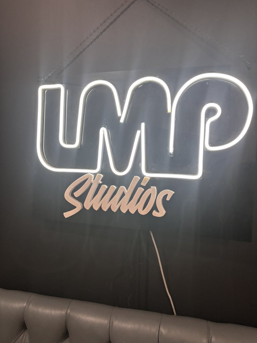 tonyjmusic1's tweet image. Workin on some 🔥🔥🔥 get ready for new music !!!!🔥🔥🔥🔥
#singer #songwriter #summer26 #goals #vibe