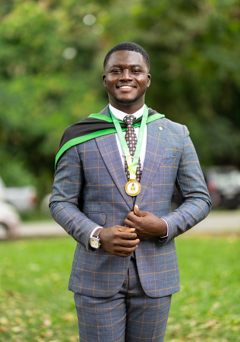 thekofiboakye's tweet photo. It’s exactly 7:00. 
To a new year filled with the Goodness of the Lord! https://t.co/zfI3dUglvy