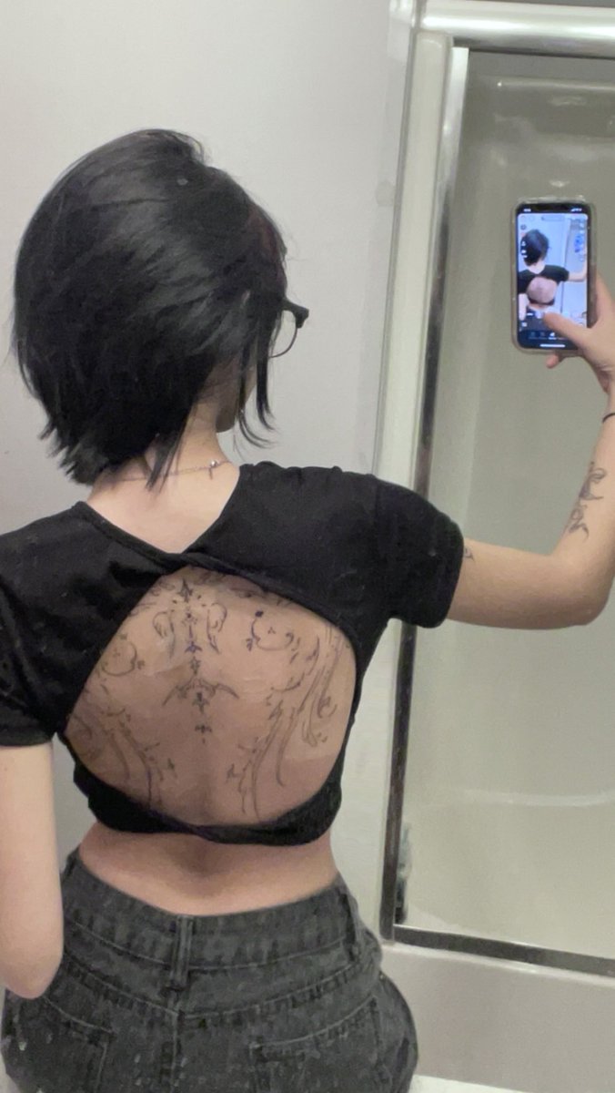 christiny tweet media