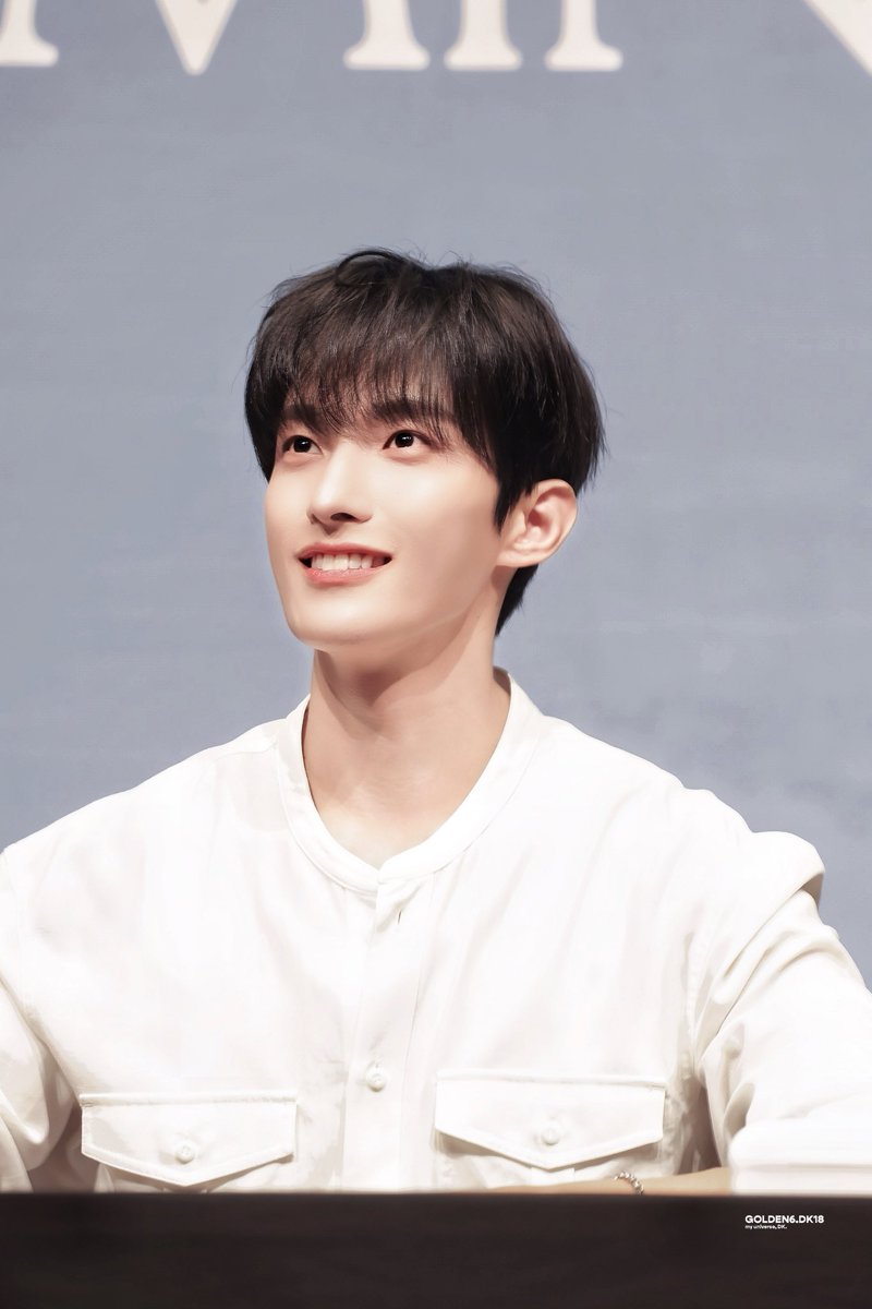 DOKYEOM LOOKS SOO BEAUTIFUL TODAY!

— 260427 Dokyeom at Commemorative Fansign Event in Tokyo #도겸