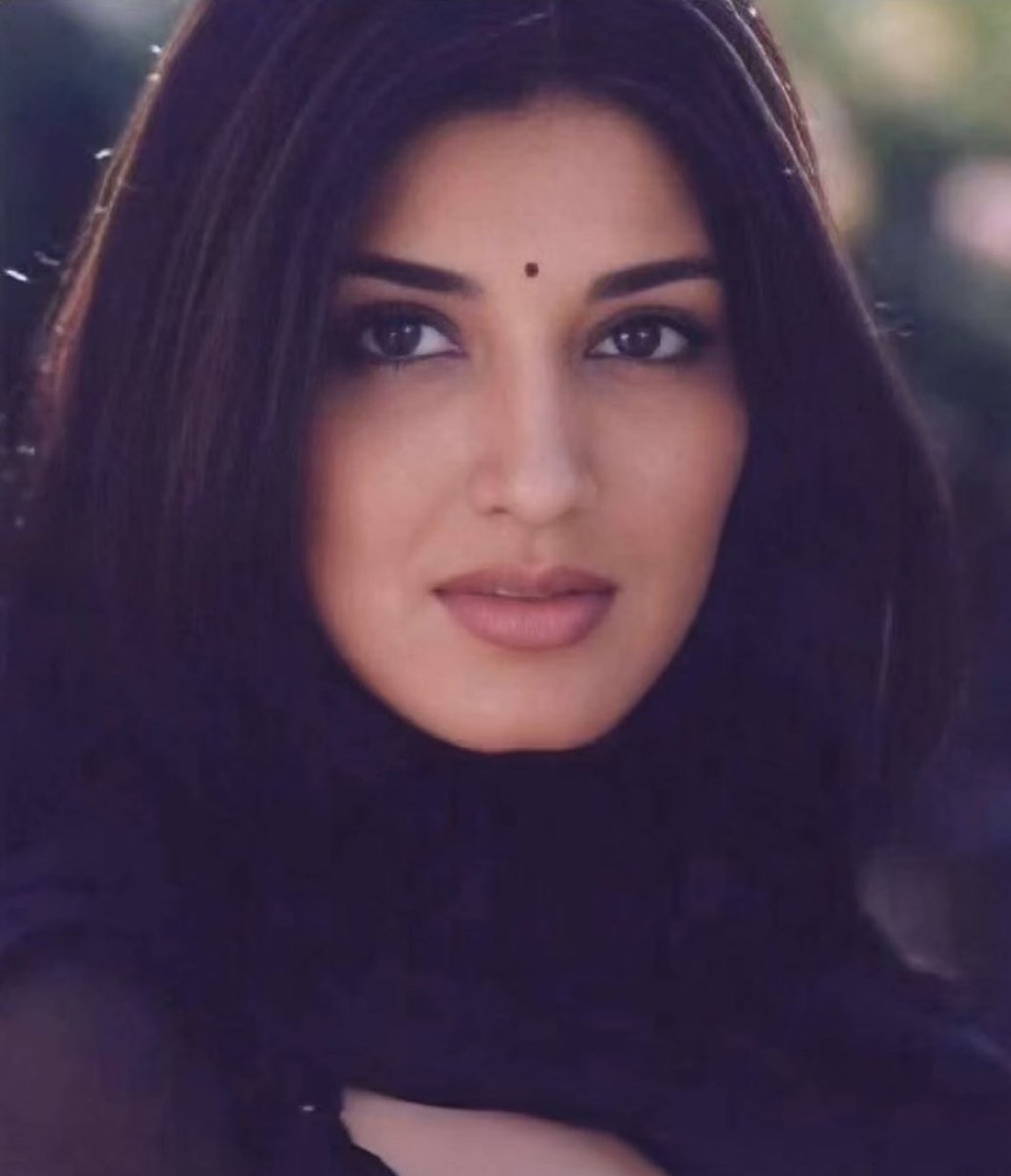 SouthSensor's tweet photo. Show me an actress whose peak beauty is better than โ Sonali Bendre โ ๐ค๐ป๐ค๐ป https://t.co/BOZzkgqDft