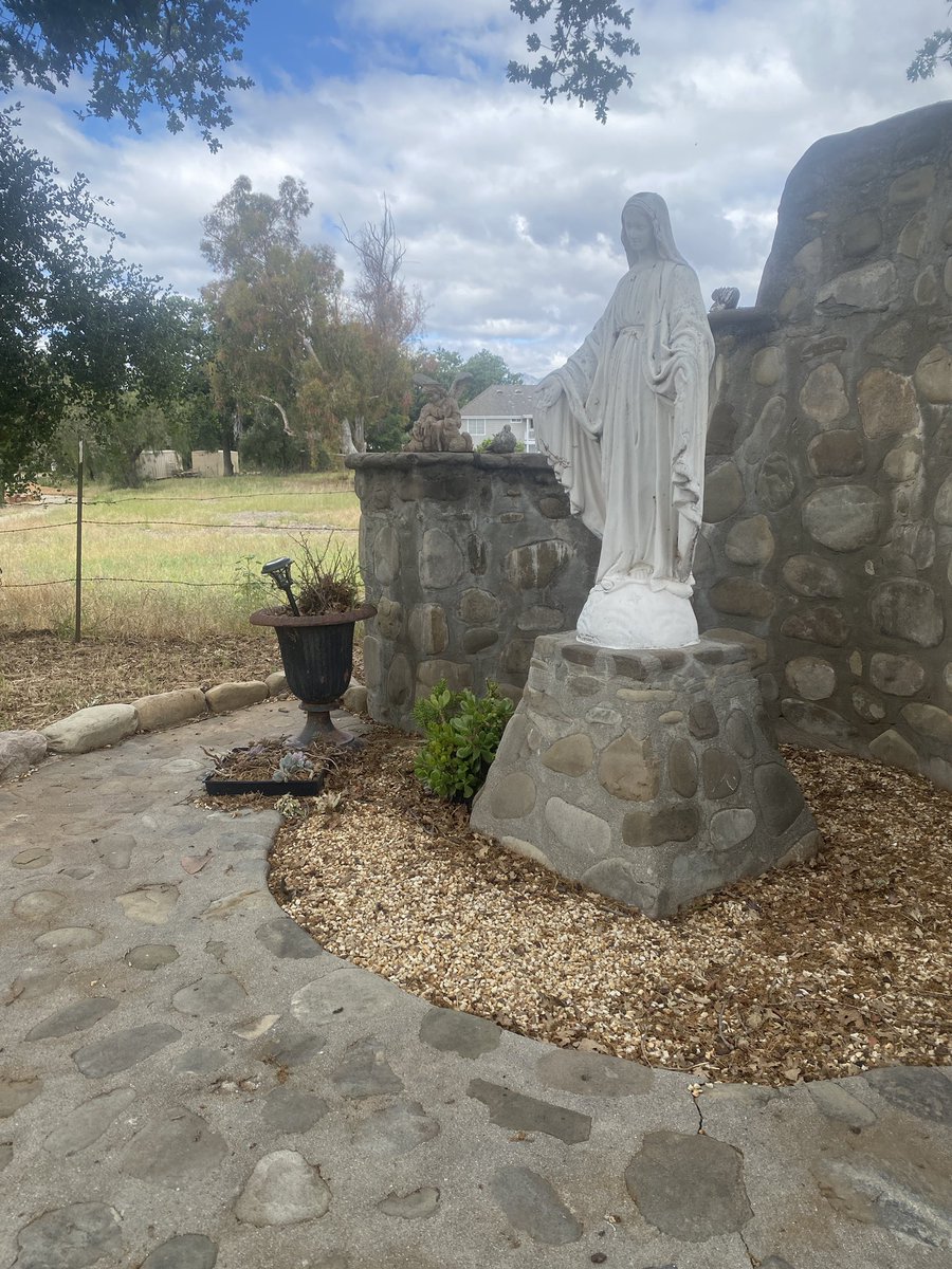 TheWizardFound's tweet image. Made it to Church, today. These guys are my friends. I left a cigarette as offering. #ger