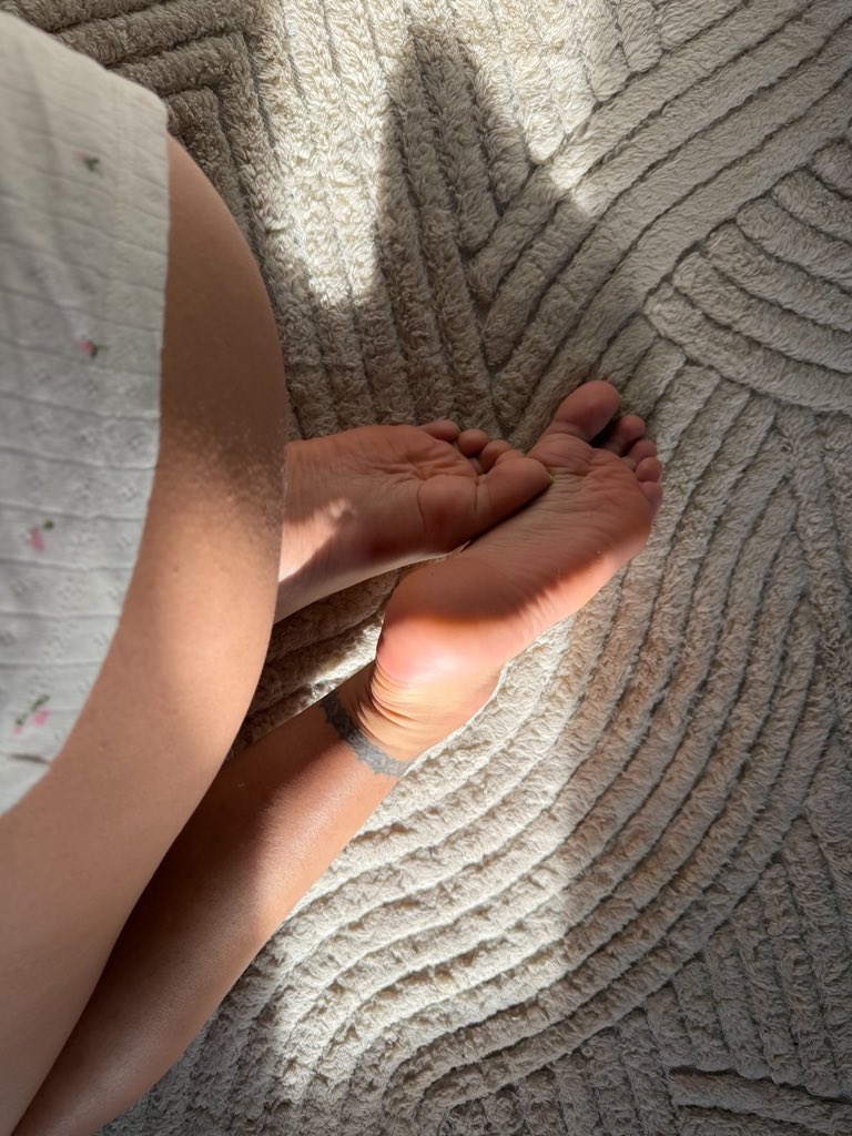 LAYAFEET tweet media