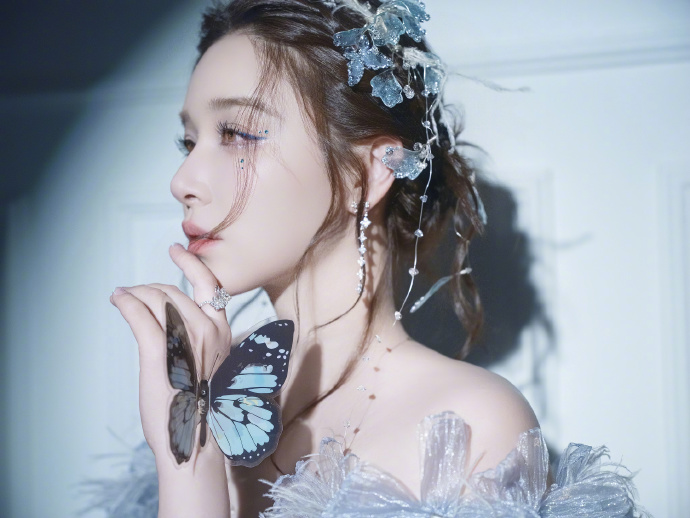 FunctionFu32032's tweet photo. 這套妝造好美！
#闞清子 https://t.co/G13fytzion