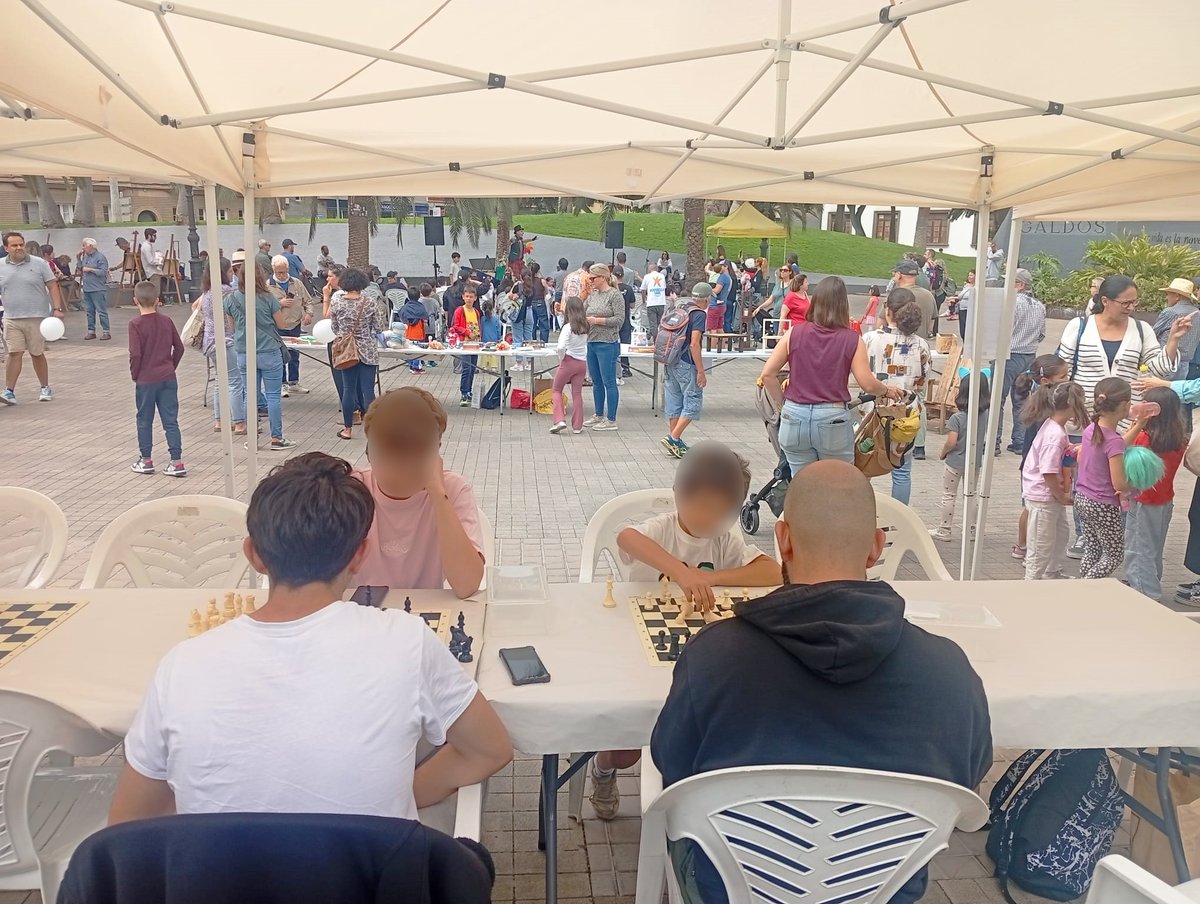 AAVV_Arenales's tweet photo. El sábado celebramos el DÍA DE ARENALES.
Compartimos con nuestras vecinas/os juegos infantiles, actuaciones, trueque, talleres y exposiciones de asociaciones y comercios del barrio.
GRACIAS a todas las personas que asistieron, organizaron y participaron. https://t.co/L2pBXJ1aY8