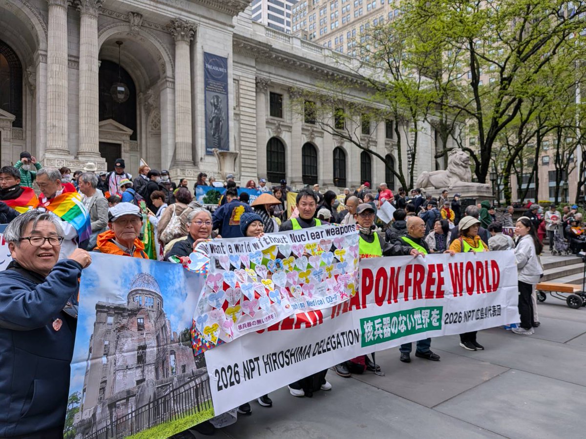 jichiroren's tweet image. 5年に1度開催される核不拡散条約（NPT）再検討会議がニューヨークで現地時間4月27日から開催されます。

26日は本会議に向けた国際共同行動があり、自治労連からも山本民子副委員長が参加。パレードでは市民からVサインなど送られました。

#2026NPT再検討会議
#核兵器なくそう
#NoMoreWar