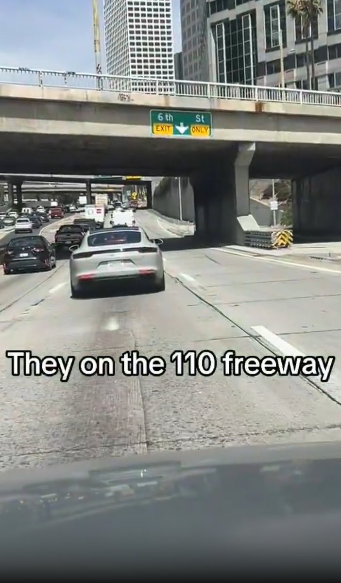 MaziEzike_Nedu's tweet image. 🚨 Only in LA: Tourists were spotted stranded in the middle of the 110 Freeway today, standing on the shoulder with their luggage as cars sped past at 70+ mph. 

What Happened:

•The Scene: Multiple people were seen near the downtown LA exits, seemingly left behind or dropped