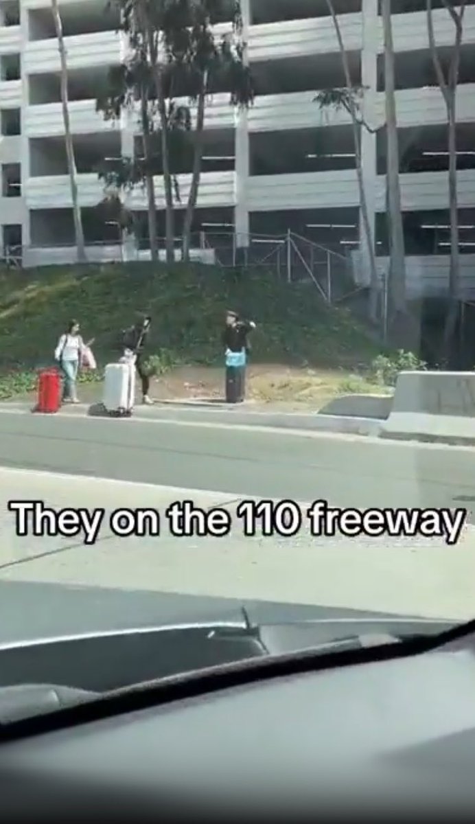 MaziEzike_Nedu's tweet image. 🚨 Only in LA: Tourists were spotted stranded in the middle of the 110 Freeway today, standing on the shoulder with their luggage as cars sped past at 70+ mph. 

What Happened:

•The Scene: Multiple people were seen near the downtown LA exits, seemingly left behind or dropped