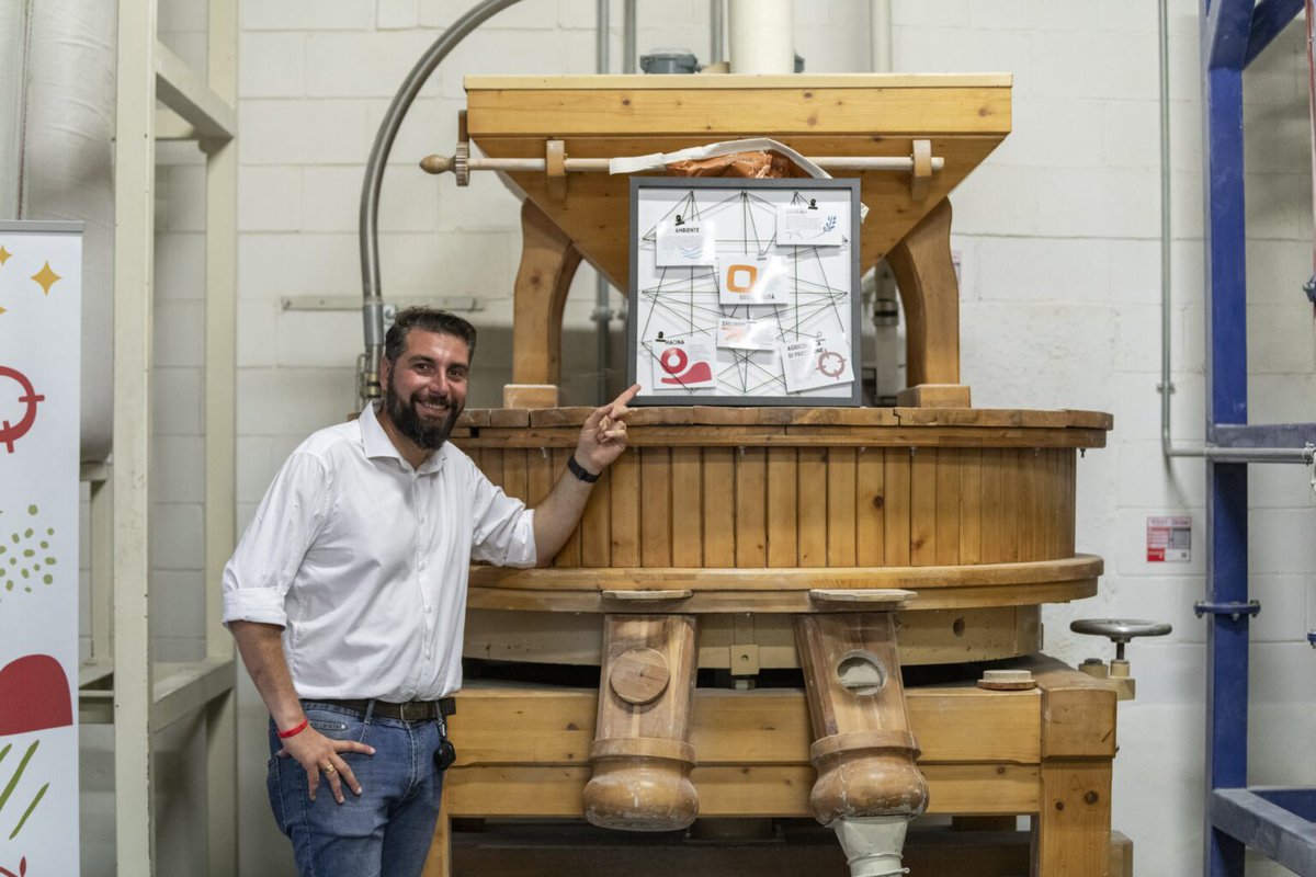 vivalafarina's tweet image. La pietra non è un dettaglio.

È il punto in cui il cereale decide come reagirà nel tuo impasto.

Più struttura.
Più aroma.
Più identità.

Non è processo.
È comportamento.

Scopri di più: wix.to/owEVuyD #sourdough