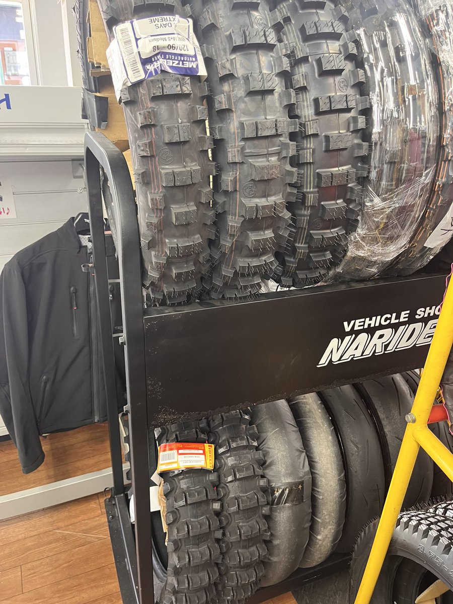 NaridenTwoWheel's tweet photo. 林活の皆様向け
IRC TR-011ツーリスト
在庫あります。

その他エンデューロの皆様向け
メッツラー　6DAYS（スーパーソフト）
ピレリ　スコーピオンMX（マティ）
在庫あります。

4/29まで営業しております🤗 https://t.co/sj7ckF0xvf