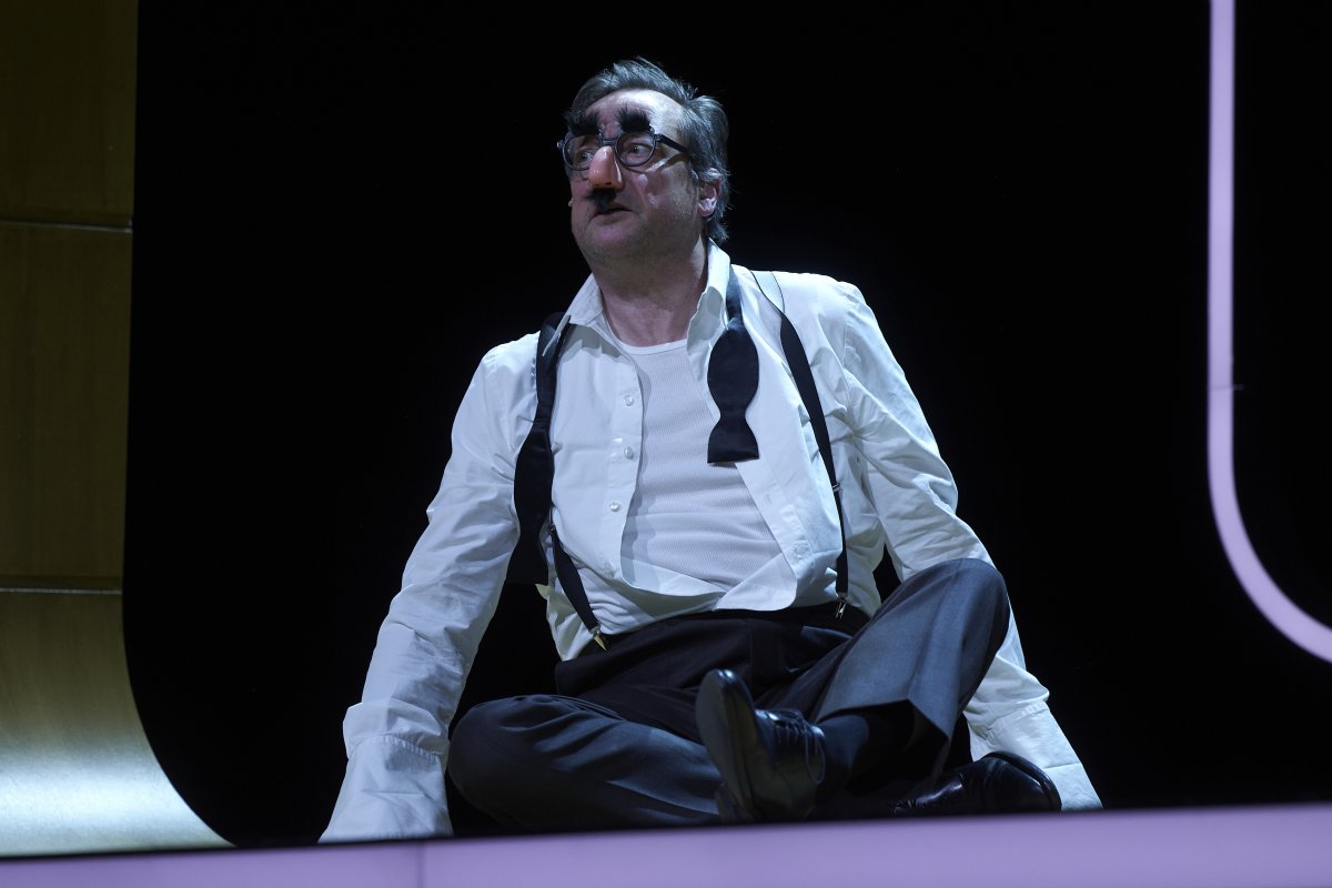 zum Start in den Mai stehen in dieser Theaterwoche die "Dreigroschenoper" und "Herkunft" auf dem Programm! davor erwarten euch u.a. "K." und die letzte Vorstellung von "Mein Name sei Gantenbein" in dieser Spielzeit. #BEdreigroschenoper #BEherkunft #BEk #BEgantenbein