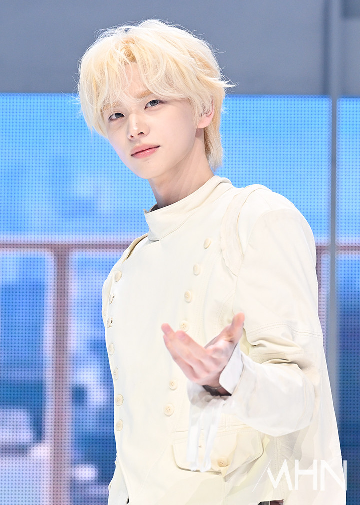 TWS SHINYU debuts blond hair at today's media showcase