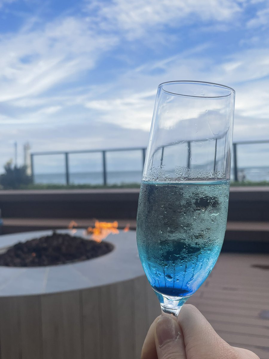 HITOMIymd's tweet photo. ファミリー旅行中
水戸偕楽園から大洗ホテルに移動し、ホテルでウェルカムドリンクを🥂
海を眺めながらの寛ぎ時間✨
ゆったりとしたひとときに癒されています☺️ https://t.co/nvUGEXTi12