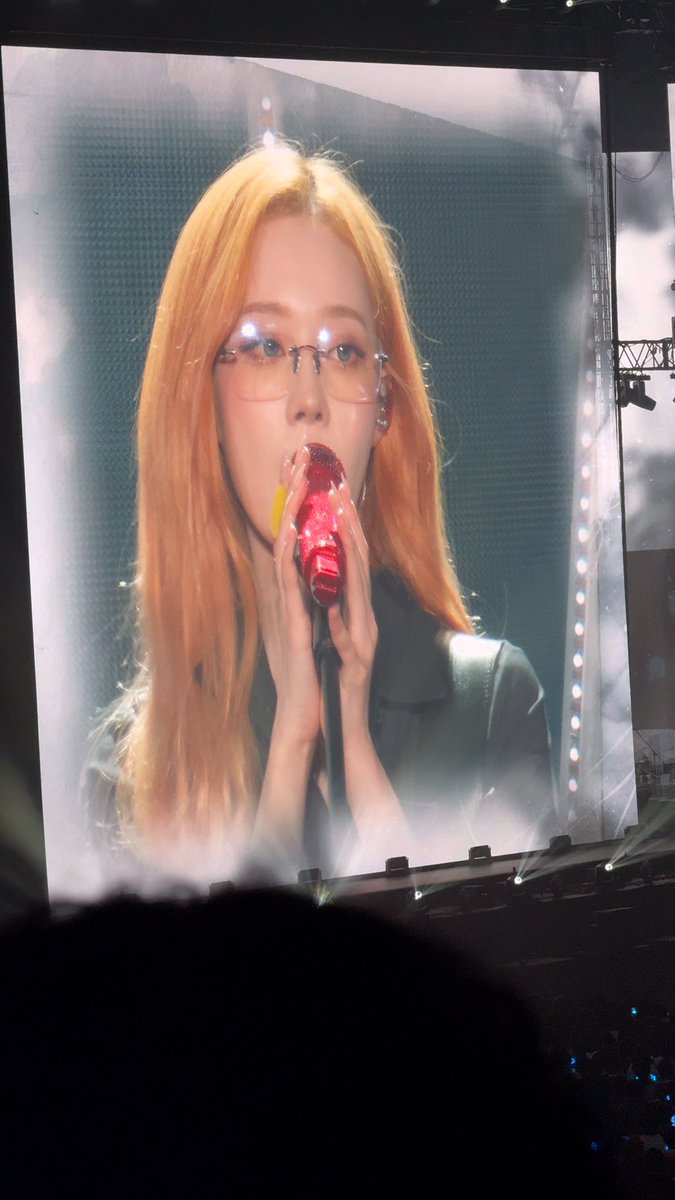 916_0101 tweet media