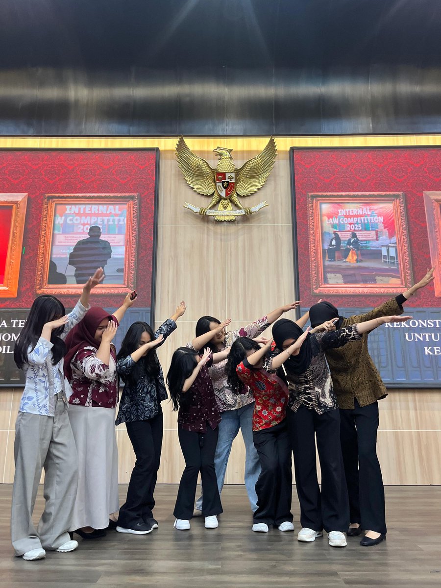 dicapriyoung's tweet photo. my lovely lovey dovey #arthemis, klo kata coach ilc gw terdahulu, "tumbuh lebih baik ya". klo kata gw, gils lo pada gacor parah bangga bgt gw ama lo😍 #womenempowerement #hidupperempuanyangmelawan #womeninlaw #jointventure #urfuturelawyer https://t.co/ls7lyNQpkO