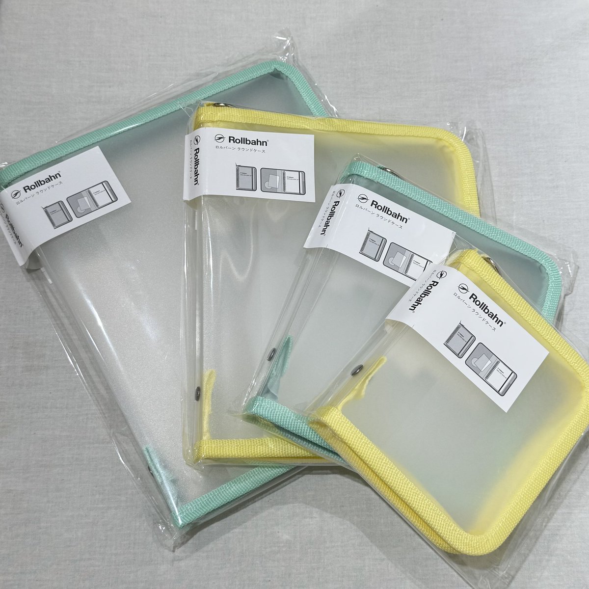 「ロルバーン ポケット付メモ ストレージカバー」 「ロルバーン ラウンドケース」に、新色とミニサイズが登場しました。好きな写真やシールを入れて自分らしくカスタマイズもできるロルバーン専用のアクセサリーです。ぜひ店頭でご覧ください。